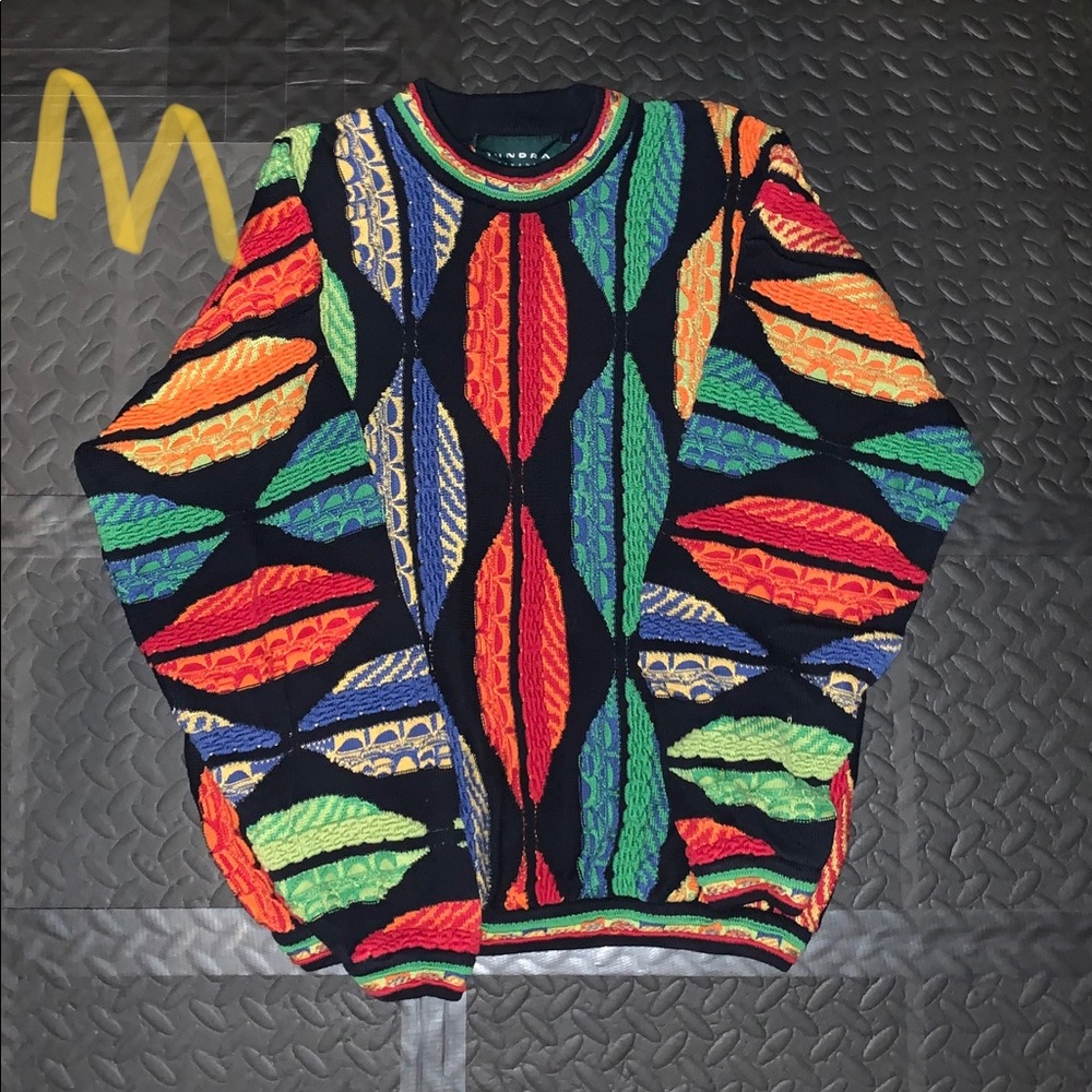 Tundra canada 100% cotton sweater lip print